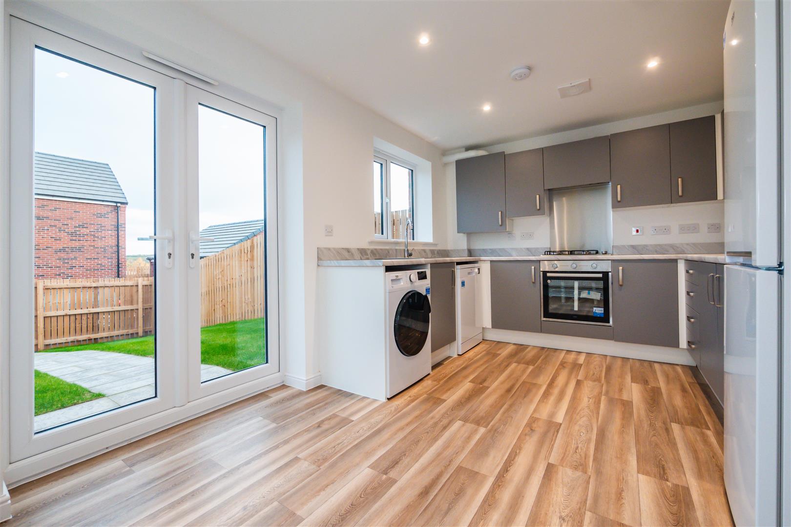3 Bedroom House To Rent image 4